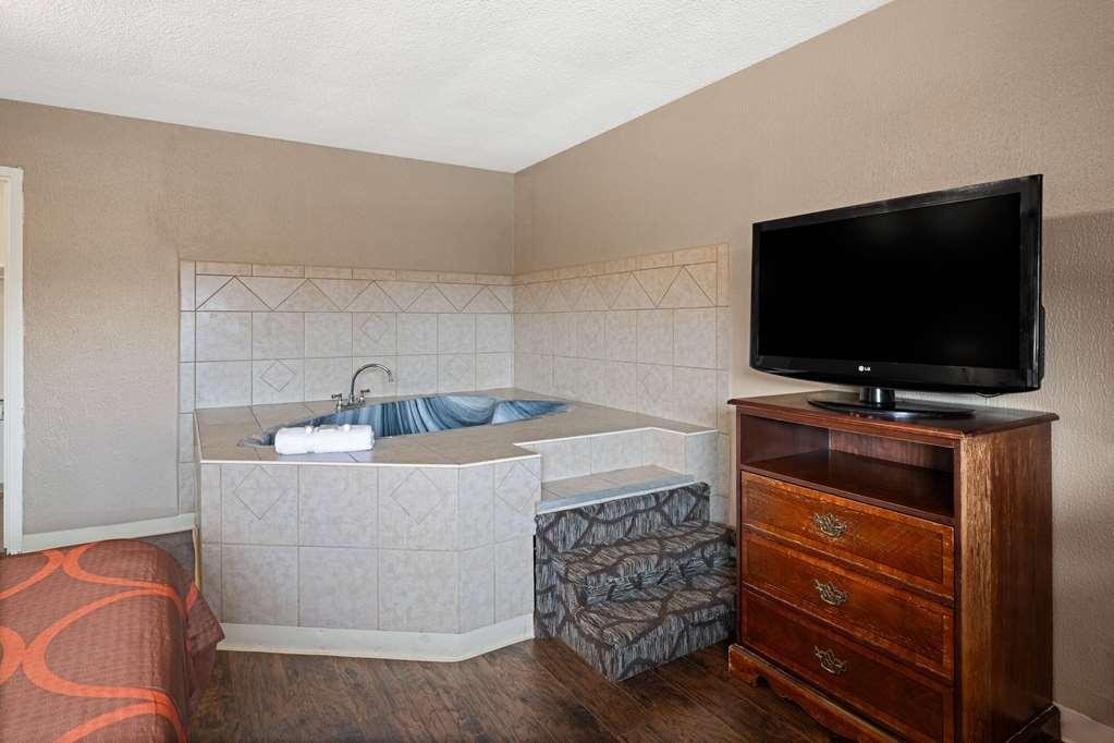 Rodeway Inn Youngstown Szoba fotó