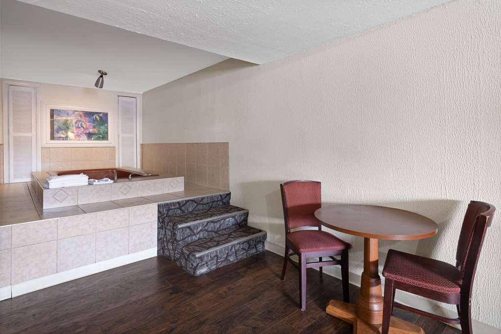 Rodeway Inn Youngstown Szoba fotó