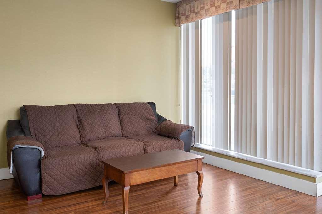 Rodeway Inn Youngstown Beltér fotó