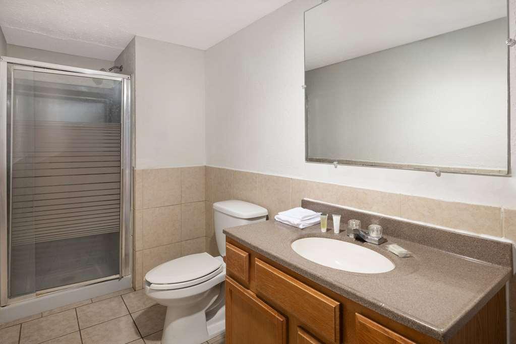 Rodeway Inn Youngstown Szoba fotó