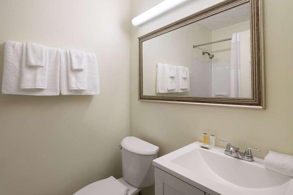 Rodeway Inn Youngstown Szoba fotó